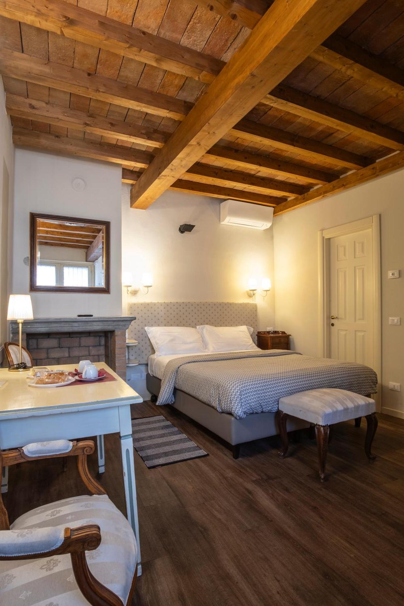 Il Cortiletto Hotel Placência Exterior foto