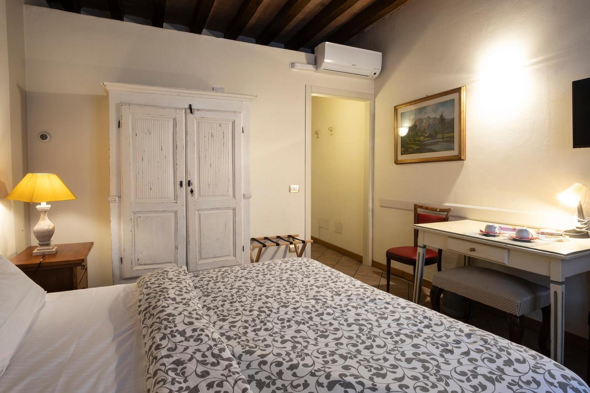 Il Cortiletto Hotel Placência Exterior foto